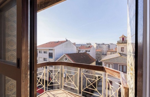 Leixões Apartment | Trendy Elegant Flat w/Balcony | Jacuzzi