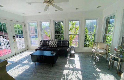 Stevensville House | Trendy Lake Michigan Getaway - Pet Friendly