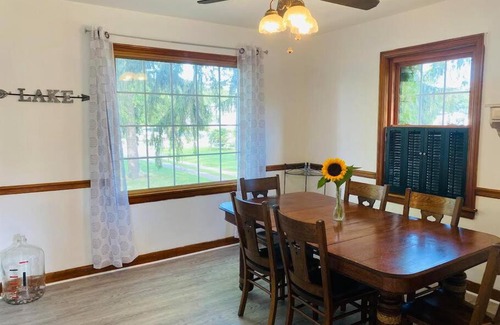 Stevensville House | Trendy Lake Michigan Getaway - Pet Friendly