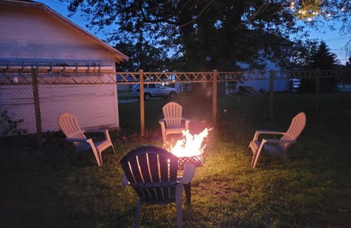 Stevensville House | Trendy Lake Michigan Getaway - Pet Friendly