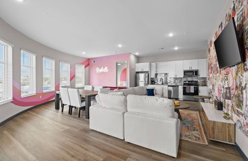 South Nashville Apartment | Trendy Penthouse in Nashville - 2BR & Bach Vibes!