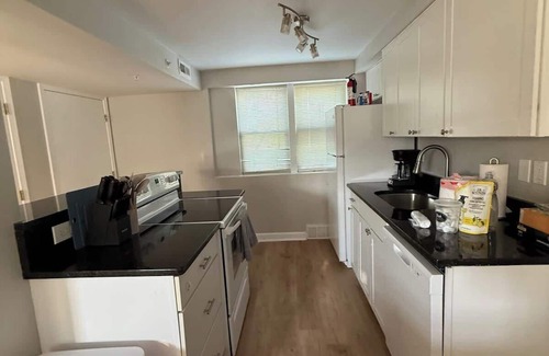 Joslyn Castle Apartment | Trendy Retreat, UNMC Proximity, Blackstone Eats