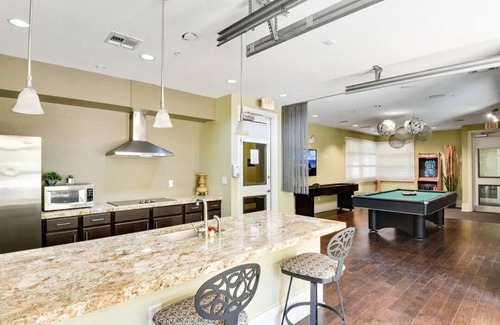 Pleasant Valley Apartment | Trendy SoCo 2BR King Suite w/GymPickleballLaundry