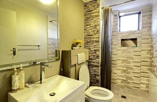 Cape Town House | Trendy spacious house with continuous wifi even during load shedding within Century City area