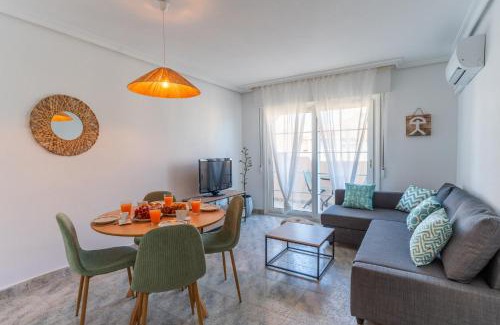 Retamar Apartment | TrendyHomes Retamar - Vistas al mar, playa a 1 min, golf