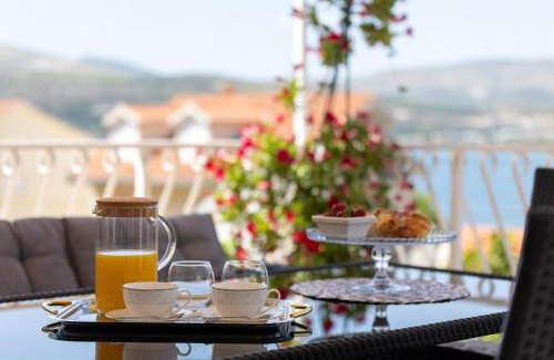 Municipality of Trogir Apartment | Treno, Luxurious Apartment with Jacuzzi and Sea-View