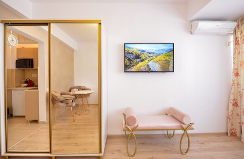 Bucharest City-Centre Apartment | Tres Chic Studio - Victoria Avenue