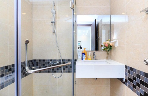 Bach Dang Riverside Apartment | TRESOR AND ROYAL, ONE BIG BEDROOM IN CENTER