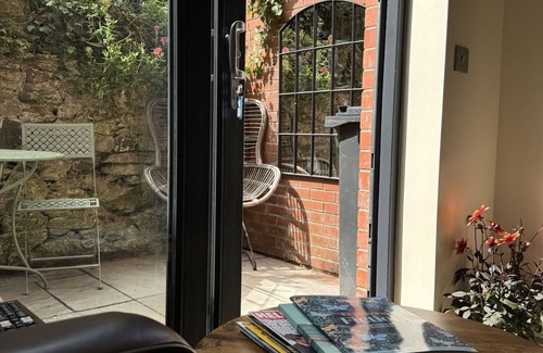 Holywood House | Trevor Street, Deluxe 2 bedroom townhouse
