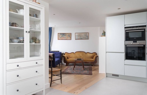 Chysauster Apartment | Trevow - modern apartment with parking In Penzance, close to sea