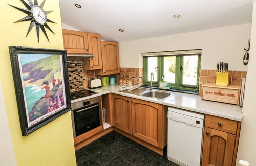 Dinas Cross House | TREWRACH COTTAGE, pet friendly, with open fire in Dinas Cross