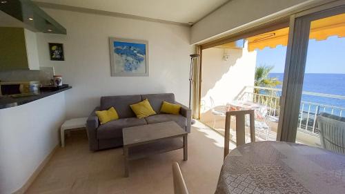 La Croix des Gardes Apartment | Trident A