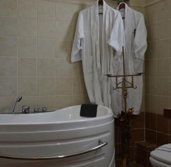 Mesaia Trikala House | Trikalon Muses Art Suites