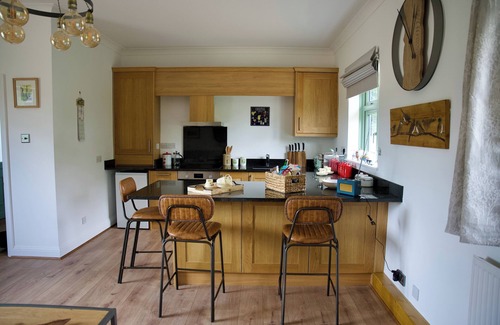 Tring Cottage | Tring Grange Cottage, Sleeps 2 with Onsite Parking