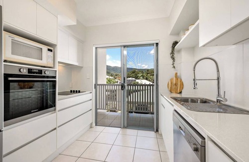 Kewarra Beach Apartment | Trinity Beach Bliss Experience Tropical Living