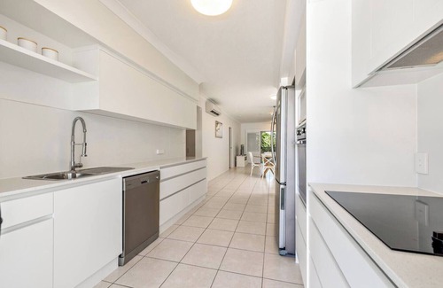 Kewarra Beach Apartment | Trinity Beach Bliss Experience Tropical Living