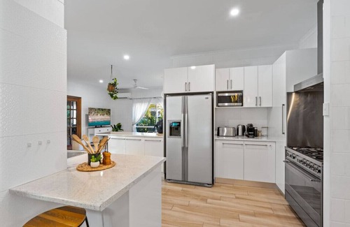 Trinity Beach House | Trinity Beach Family Getaway 4BR, Sleeps 10 - Pool