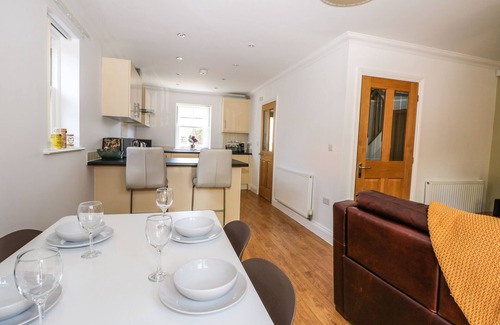 Christchurch Cottage | TRINITY COTTAGE, pet friendly, with a garden in Christchurch