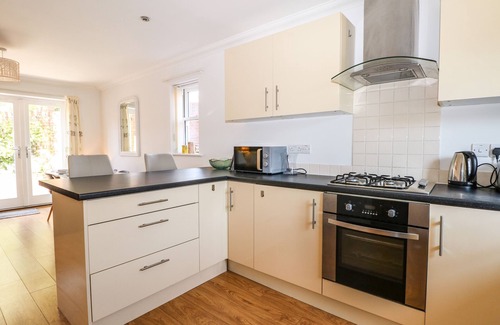 Christchurch Cottage | TRINITY COTTAGE, pet friendly, with a garden in Christchurch