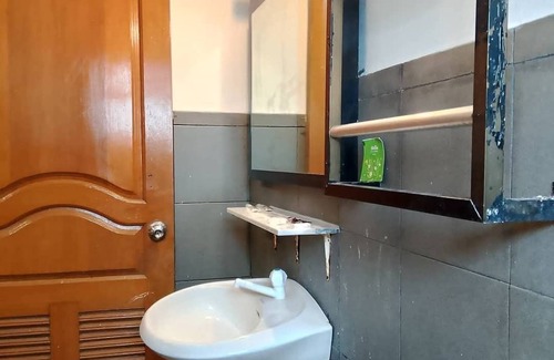 Botahtaung Hotel | Triple H Hotel