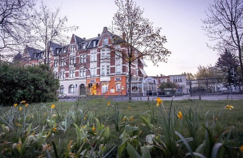 Plauen House | Triple room, shower/WC, single bed/double bunk bed - Hotel Heinz