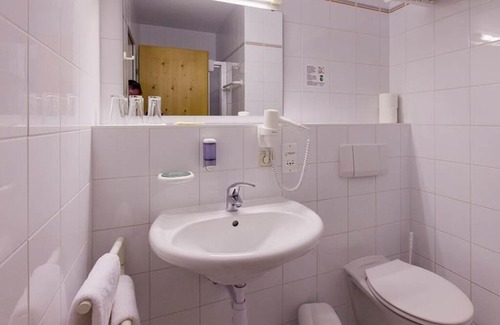 Annaberg im Lammertal Hotel | Triple room with shower, WC - Sporthotel Dachstein West