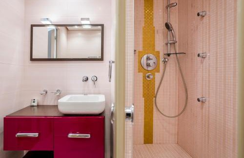 Chaillot Apartment | Trocadéro, Eiffel Tower, Luxury Apartment for 8p