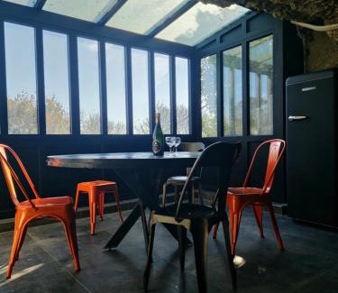 Saint-Etienne-de-Chigny Apartment | Troglodyte Loft