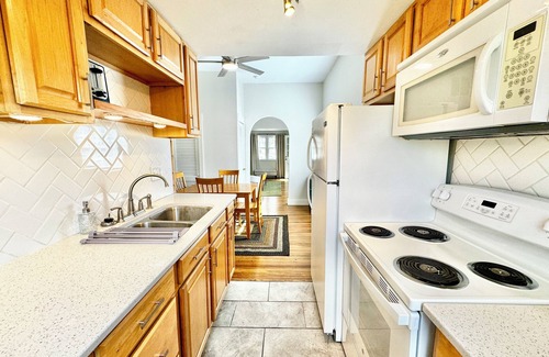 Upland House | Trojan Hideaway on First Street