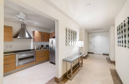 Old Trees Bay Apartment | Tropical 3 bedroom luxury apartment with plunge pool