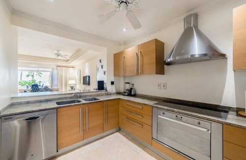 Old Trees Bay Apartment | Tropical 3 bedroom luxury apartment with plunge pool