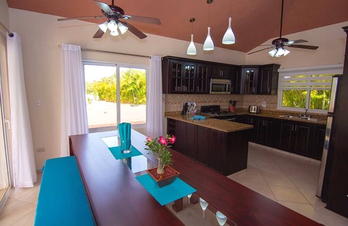 La Mulata Villa | Tropical 6 bedroom villa with private pool and bbq area