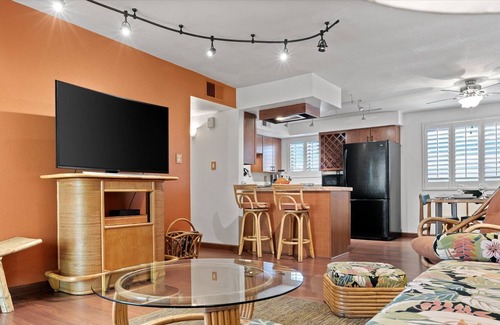 Arts District Condo | TROPICAL ABODE: COMMUNITY POOL + RELAXING PATIO
