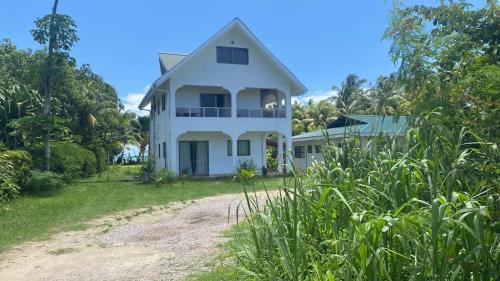Amitie House | Tropical Beach House