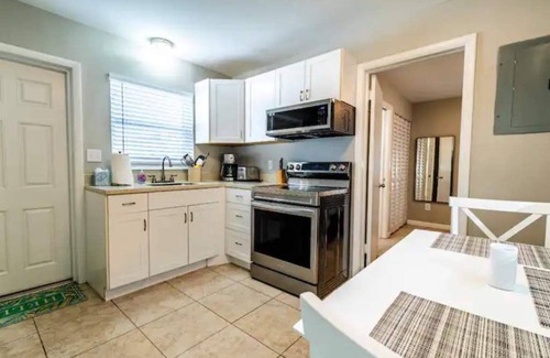 Lantana Apartment | Tropical Breezes - Walk to the Beach