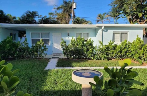 Lantana Apartment | Tropical Breezes - Walk to the Beach