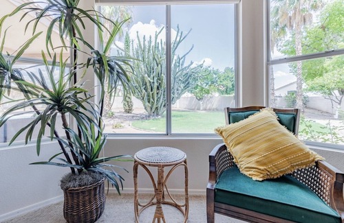 Crystal Creek House | ☀️🌵Tropical Desert Oasis. HEATED Pool & Spa no charge. Private, large yard 🌴🏜