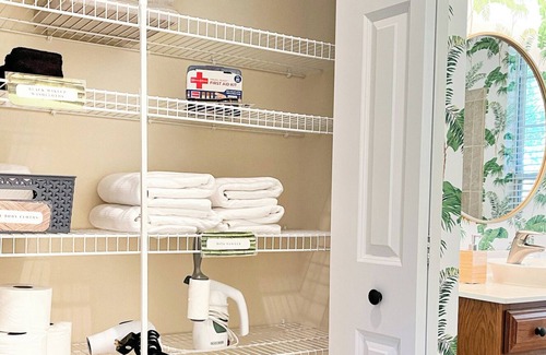 Mandarin House | Tropical Guest House W/ Pool Access