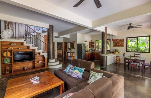 Mal Pais House | Tropical home in paradise!