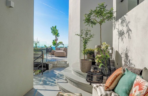Sitges Apartment | Tropical Loft by Hello Homes Sitges
