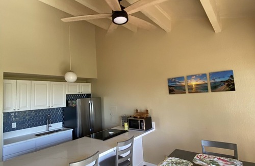 Makaha Valley Condo | Tropical Ocean View Retreat