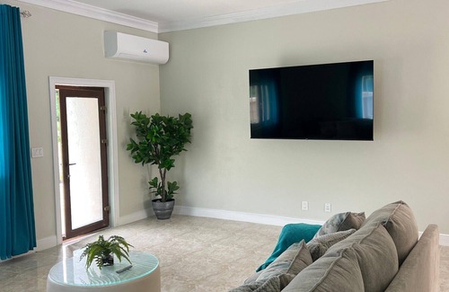 Westwind House | Tropical Palm Townhouse