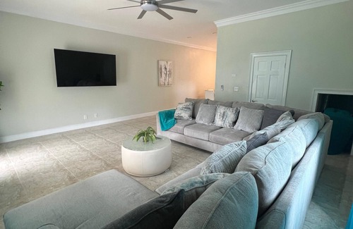 Westwind House | Tropical Palm Townhouse