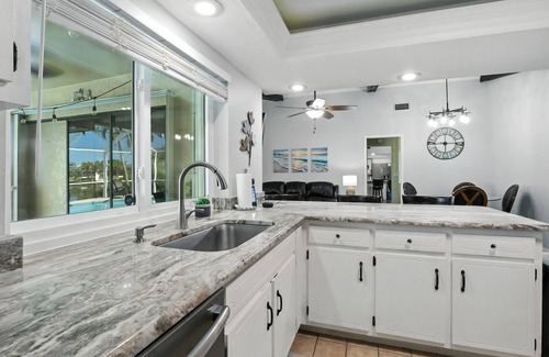 Fort Myers House | Tropical pool & kayak fun, Cape Coral