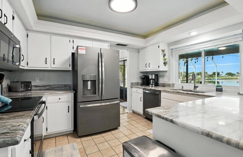 Fort Myers House | Tropical pool & kayak fun, Cape Coral