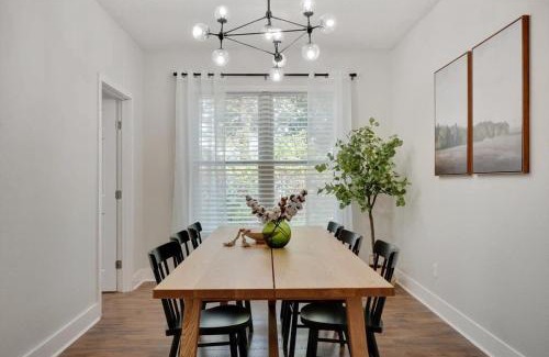 Flower Mound House | Tropical Pool Oasis - 5 BR Foosbal Cinema