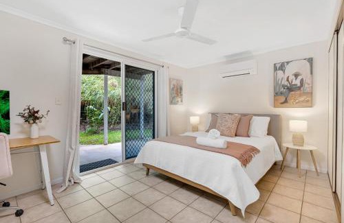 Aeroglen Apartment | 'Tropical Refuge' Classic Queenslander Paradise