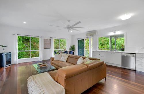 Aeroglen Apartment | 'Tropical Refuge' Classic Queenslander Paradise