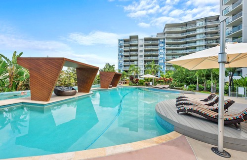 West End Apartment | Tropical Resort ~ 2 Bed/2 Bath/1 Car ~ West End