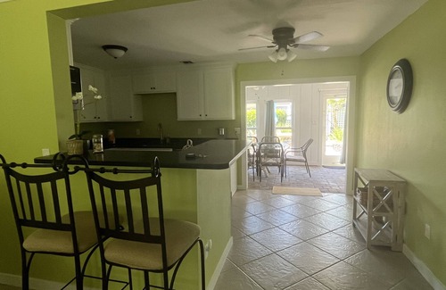 Sanibel House | Tropical Sanibel cottage, walk to beach, pet friendly! New 2026 availability!